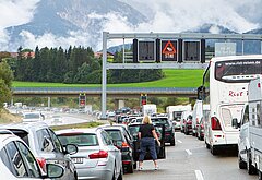 Ein endloser Stau an einem Reisetag in den Süden
