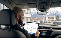 Ein Salesforce-Berater auf dem Weg zu seinem nächsten Termin