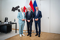Wirtschaftslandesrat Mario Gerber, IV-Tirol-Vizepräsident Karlheinz Wex und Landeshauptmann Anton Mattle 