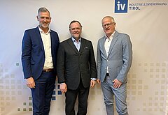 v. l. IV-Tirol-Vizepräsident Simon Meinschad, Staatssekretär Sepp Schellhorn und IV-Tirol-Präsident Max Kloger