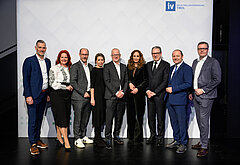 IV-Tirol-Vizepräsident Simon Meinschad, Landesrätin Cornelia Hagele, Landesrat Mario Gerber, IV-Tirol-Vizepräsidentin Gabriele Punz-Praxmarer, IV-Tirol-Präsident Max Kloger, Landesrätin Eva Pawlata, IV-Tirol-Vizepräsident Karlheinz Wex, Landeshauptmann-Stellvertreter Josef Geisler und IV-Tirol-Vizepräsident Holger König